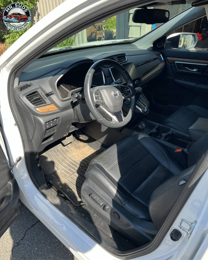 Honda CR-V — driver’s area